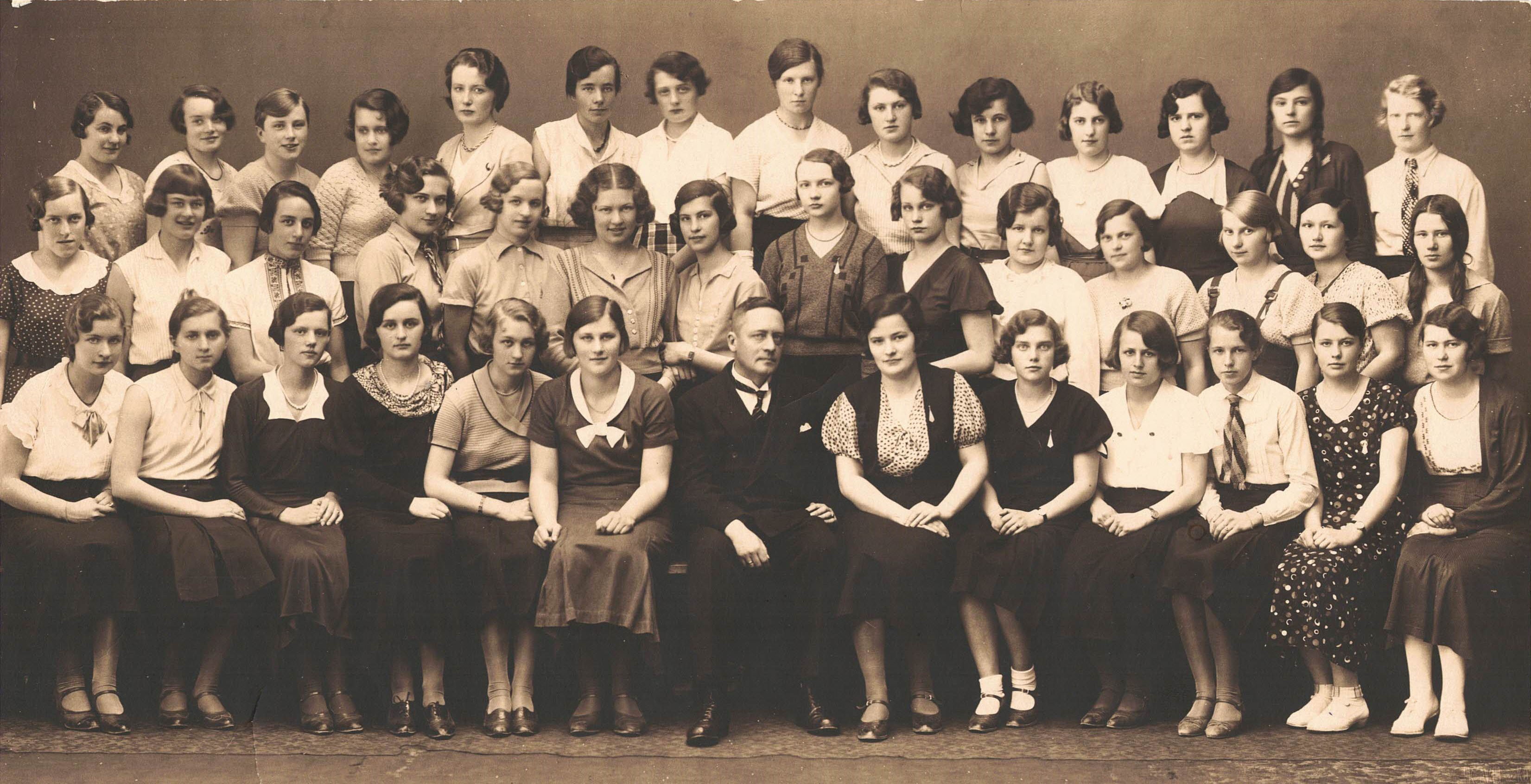 1933 Elisenschule zu Reval, Dir Stillmark (Baltische Landeskunde Darmstadt)